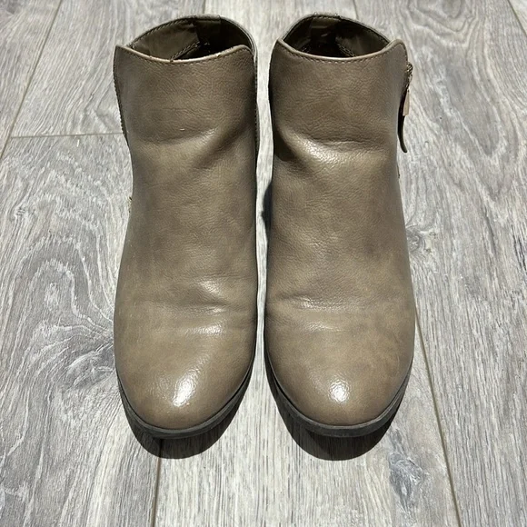 Call it Spring Boots - Picture 2 of 5